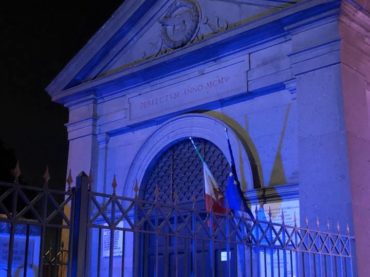 FotoNotizia: Il Museo Garibaldino illuminato di blu