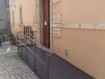 Mentana. Nuova pedana per disabili in Biblioteca Comunale