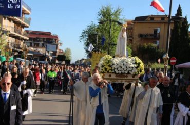 Fonte Nuova. Emozioni per l’arrivo della Madonna Pellegrina di Fatima: una tradizione cattolica che si rinnova