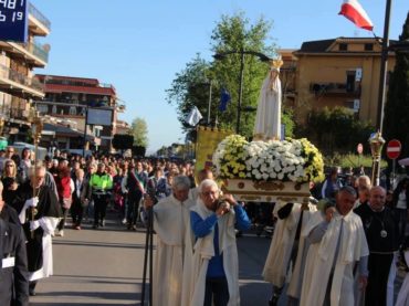 Fonte Nuova. Emozioni per l’arrivo della Madonna Pellegrina di Fatima: una tradizione cattolica che si rinnova