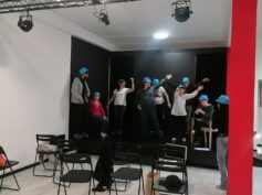 Gli ospiti della Casa Famiglia DOMUS sul palco del Piccolo Teatro in “Che spettacolo facciamo?”