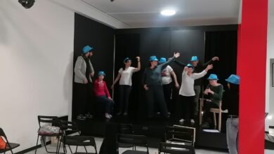 Gli ospiti della Casa Famiglia DOMUS sul palco del Piccolo Teatro in “Che spettacolo facciamo?”